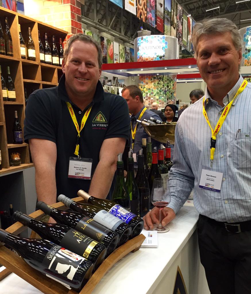 Gerhard talking rugby ... and some wine with Tiaan Strauss at #capewine2015