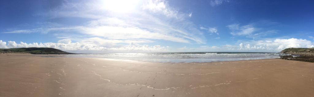 LakeObsessed's tweet photo. What a beautiful view...especially with an icecream!! #croydebay #devon #roadtrip #seaside #sunshine ☀️ http://t.co/xJUkxUo0CD