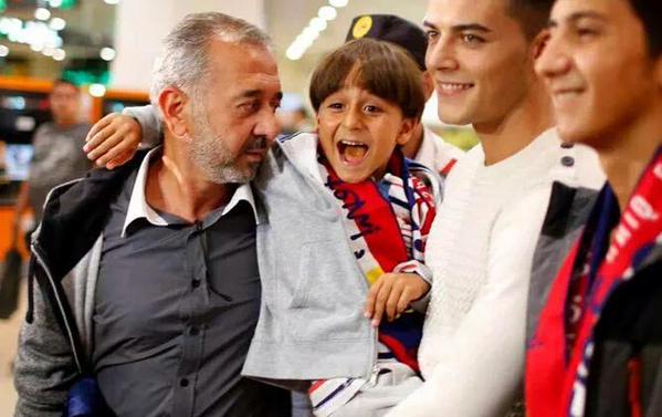 FootballFactly's tweet photo. The man who was kicked by reporter was a coach at Syria's top club. Hes now got a coaching job in Spain with Getafe http://t.co/vQ8Usg5C5W