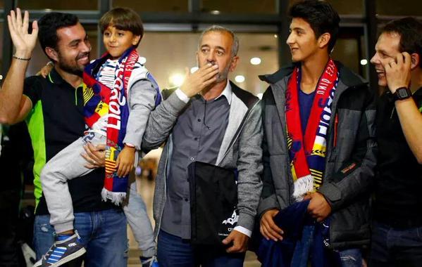 FootballFactly's tweet photo. The man who was kicked by reporter was a coach at Syria's top club. Hes now got a coaching job in Spain with Getafe http://t.co/vQ8Usg5C5W