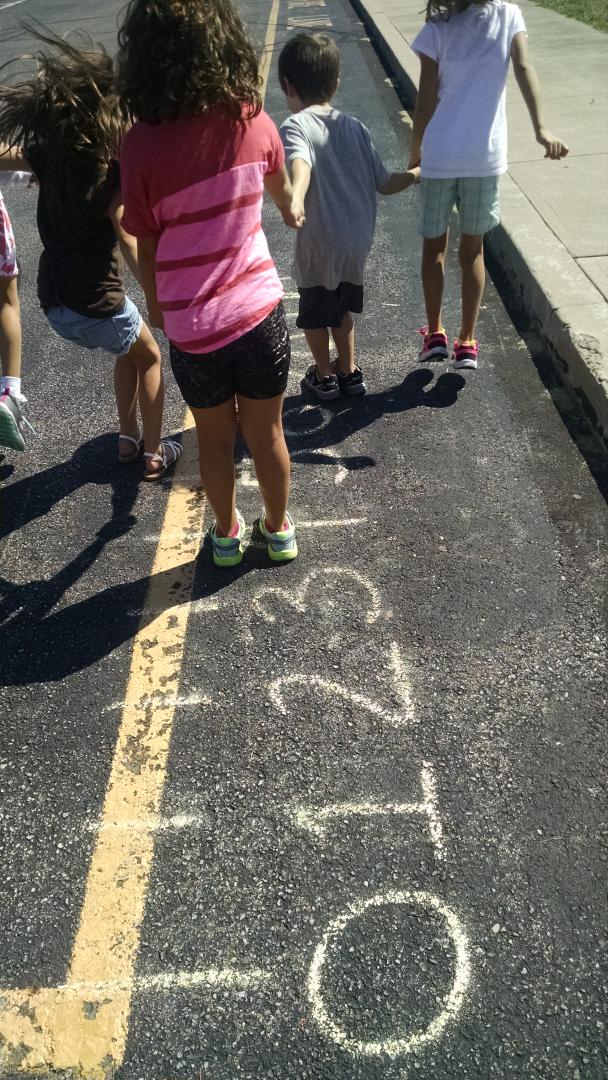 teach_dmg's tweet image. Hopscotch? Nope just 2nd gr Ss using a number line to subtract. #PohatPride #Mathercise