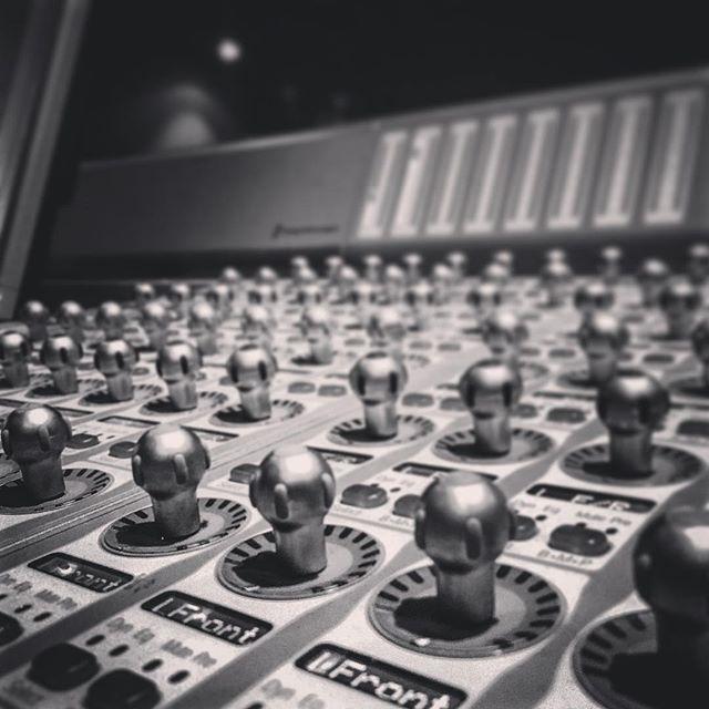 Boothinell's tweet image. regram @breakfastlunchadventuretime
#avid #digidesign #dcontrol #filmmixing #noisefour bit.ly/1Me8ISJ