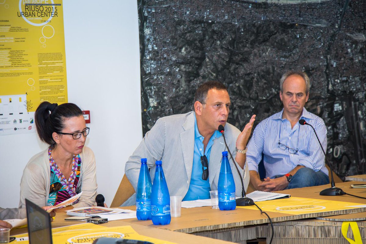 architettipe's tweet photo. Intenso dibattito a #Pescara sul futuro della città con architetti, istituzioni, costruttori @LauraAntosa http://t.co/vzWGZ98ei8