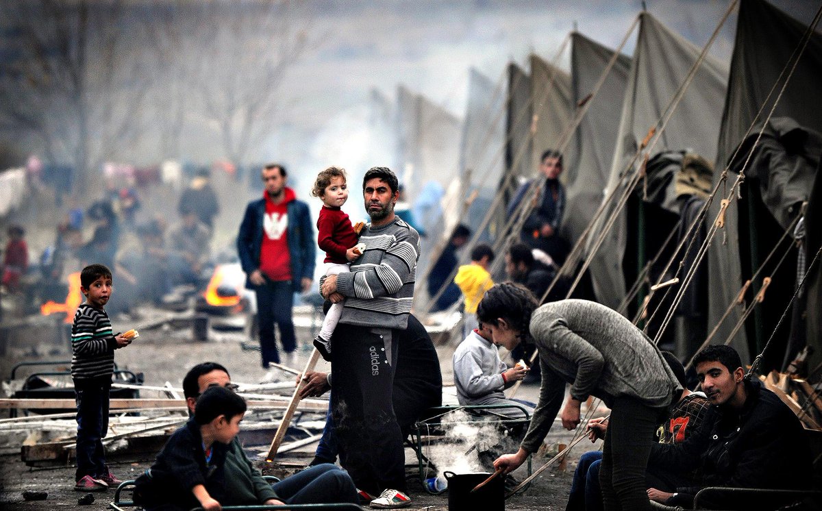 Nash_Newcast's tweet photo. #BreakingNews Migrants break Croatia police lines http://t.co/SD8rm2T99l