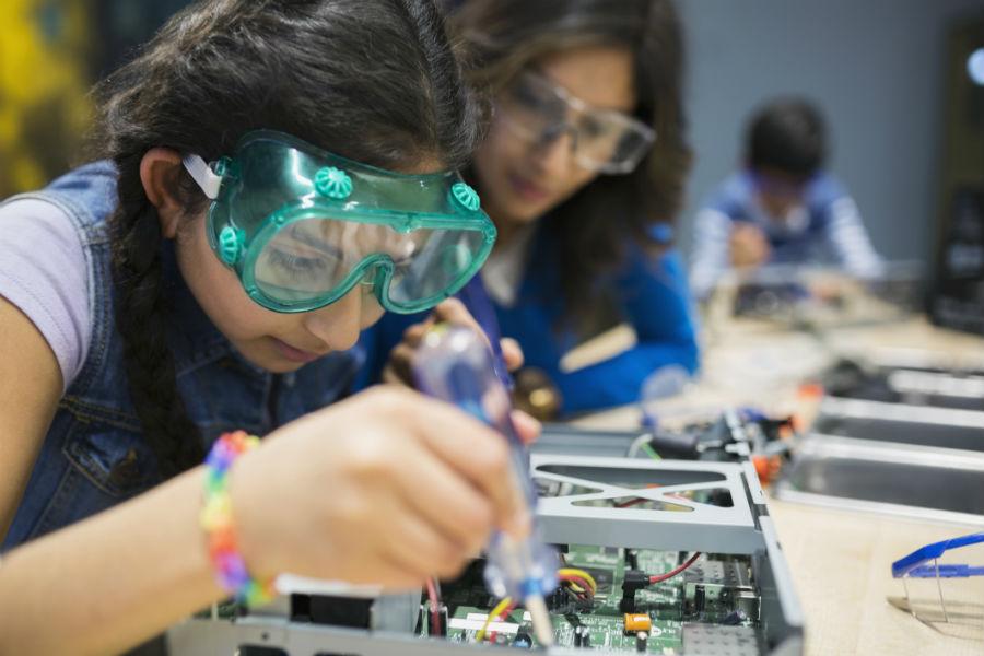 Virgin's tweet photo. Is curiosity the most important thing children should learn at school? http://t.co/A4Ecv2Sq9y #Disruptors http://t.co/xklXndCryF
