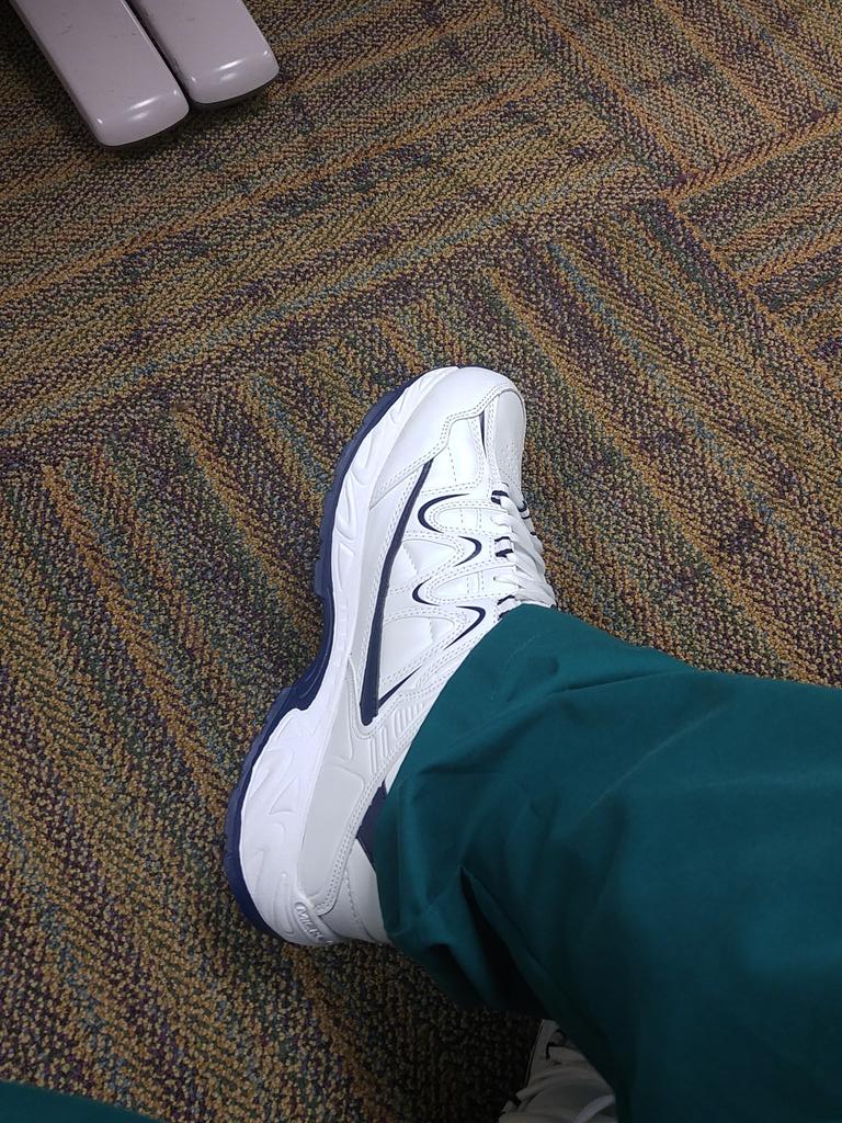 Bassmasta007's tweet photo. Upping my kick game! #whatarethose #clinicals http://t.co/JwwSHU5e19