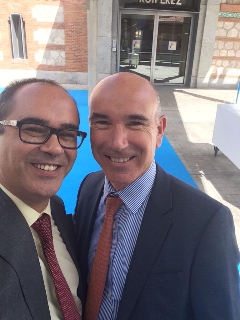 Javi_Marin's tweet photo. #Los50deNielsen junta hermanos! Uno en Nielsen el otro en Reckitt http://t.co/F4droDSkxy