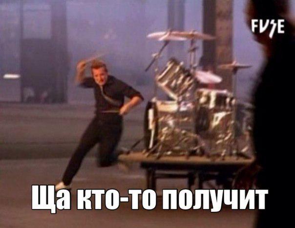 SadJerardWay's tweet image. Когда какой-то левый чел вырывает у меня наушники из ушей: