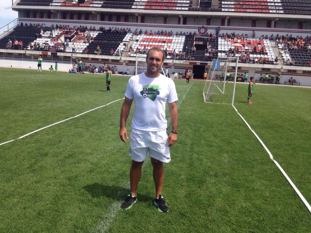masfutbolm's tweet photo. FÚTBOL EN ESTADIOS | En el estadio del Club Atlético Chacarita Juniors | Infórmate http://t.co/NQs4bAb9Rm http://t.co/VwqNJjnnIh