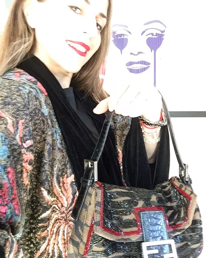 LucyLara_Art's tweet photo. Misma bolsa, diferente outfit. #samebag #differentoutfit #mylook #glamstyle @GlamourMex http://t.co/UbO5nt7TEb