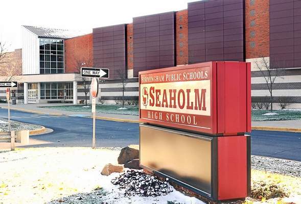 TheOaklandPress's tweet photo. #OaklandCounty schools among http://t.co/GwBil37J2c’s best places to teach in Michigan http://t.co/kGEQfVuN2p http://t.co/x68SdiVWwg