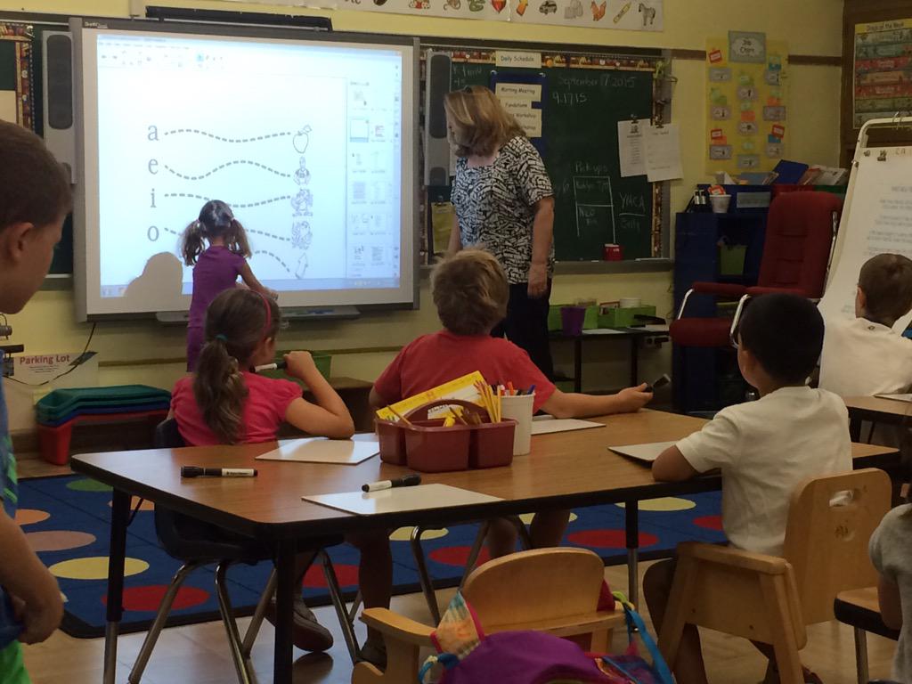 WOSnews's tweet image. #mrslukeWOS&apos;s student leads the class with their #fundations drill sounds before practicing letter formations