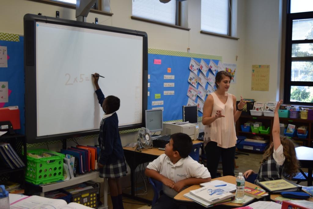 SJP2CA's tweet image. It&apos;s Math time! #commutativeproperty #RCABSchools @CSOboston @RCABKMEARS