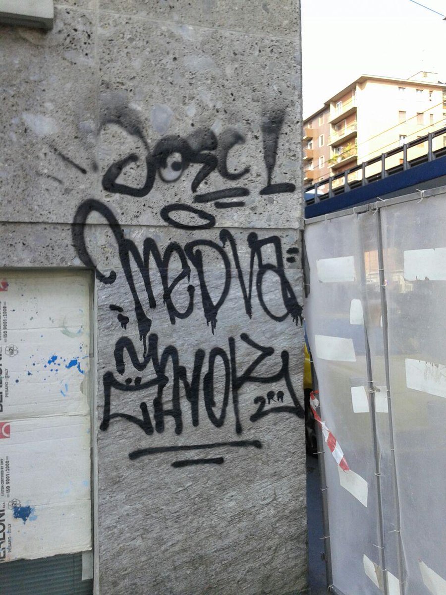 stefanoneve's tweet photo. #milanodacliccare è anche e soprattutto rimuovere i graffiti! Noi lo facciamo in poco tempo con pochi soldi! NEMO srl http://t.co/jMco0mFXal