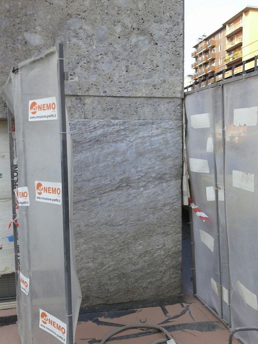stefanoneve's tweet photo. #milanodacliccare è anche e soprattutto rimuovere i graffiti! Noi lo facciamo in poco tempo con pochi soldi! NEMO srl http://t.co/jMco0mFXal