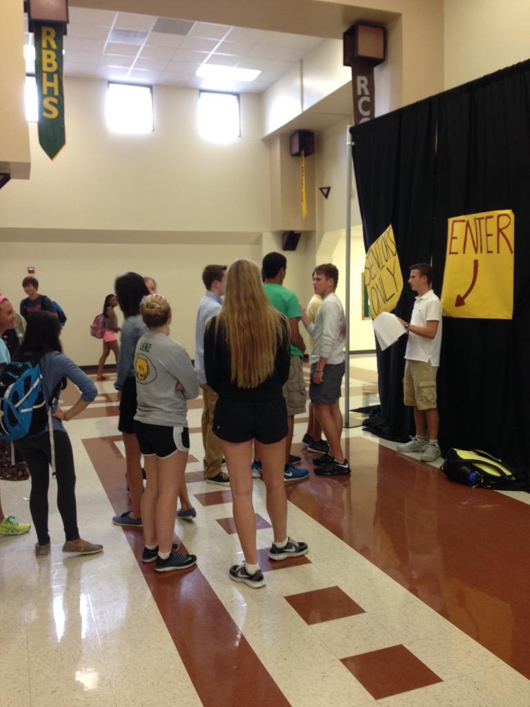 RBHSActivities's tweet photo. Senior Voting is STARTING OVER! Error this morning, starting @10a U can vote again @Activities or the RBHS homepage. http://t.co/g6wwVUR2Vh