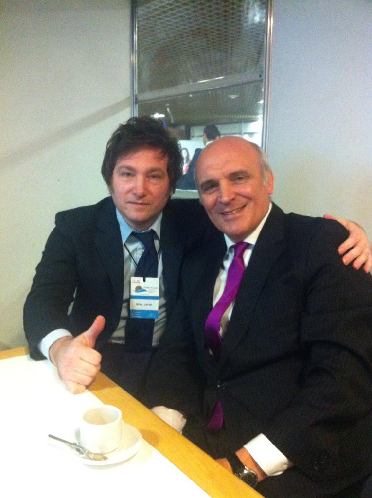 jlespert's tweet photo. Acá en #XICEP de Rosario con Javier Milei. Antes puto q keynesiano. por la corbata, digo http://t.co/KNlhEpkCoz