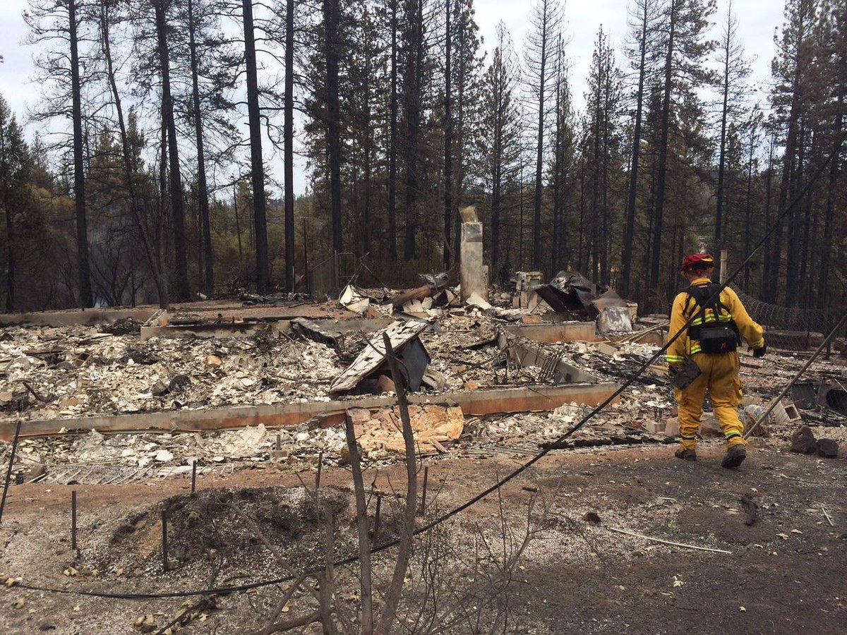 PAFD Engine 66 during their 26+ hour work shift. Keep up the great work!  #ButteFire cdfdata.fire.ca.gov/incidents/inci…