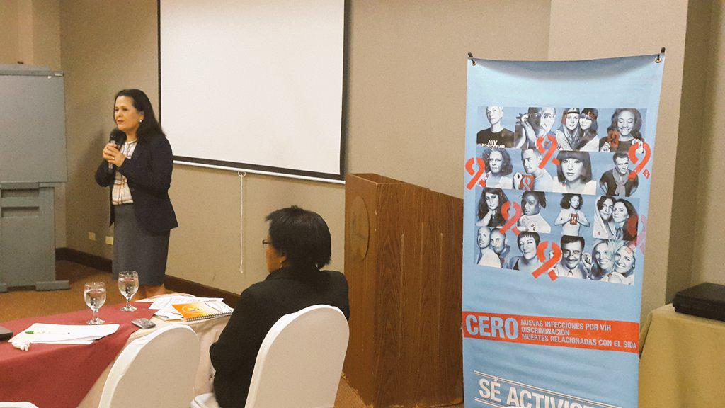 SucillaHector's tweet photo. Dra. Nazar, SESAL, Honduras, inaugurando Taller Evaluación Sist. de M&amp;E en VIH  MESST-Tool-ONUSIDA @ONUSIDAHonduras http://t.co/3ZgeNv9OhD