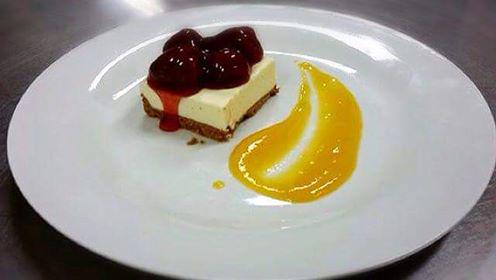 UrCuTeAnGeL10's tweet photo. #PlatedDessertChilledCheesecake http://t.co/0XP680viXd