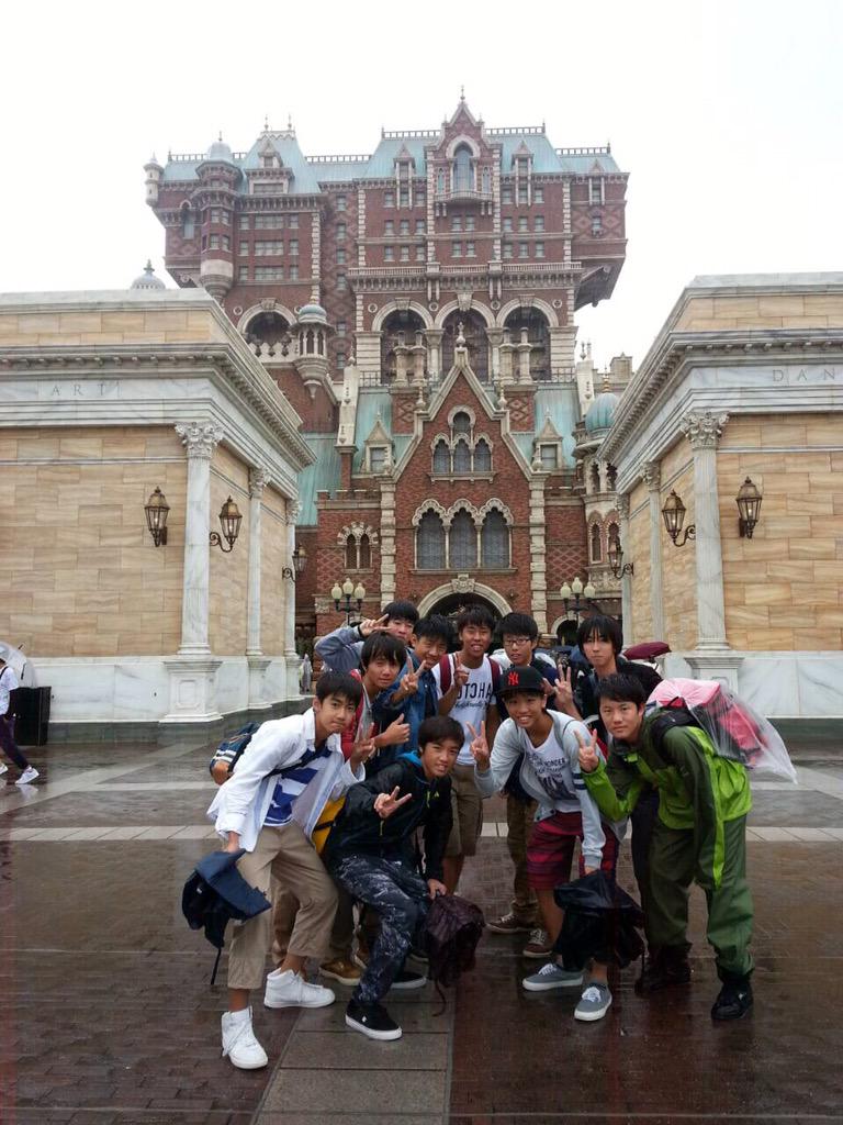 つかってない Twitterissa 今日は 昨日から修学旅行で ディズニーシーいった 雨めっちゃ降ってたからめっちゃ最悪やったしー 修学旅行明日で最後 めっちゃ楽しもー あと はるな愛とか ハリセンボン近藤とか おった Http T Co Hor9btfchi