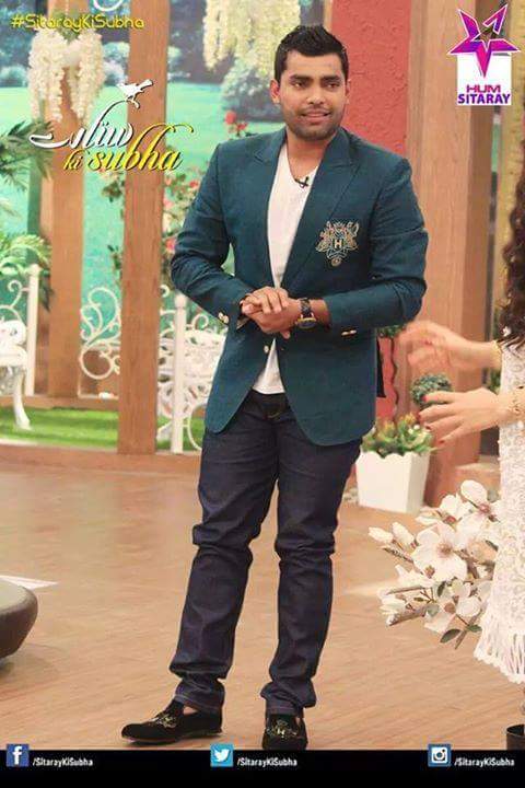 83Rose_'s tweet photo. @Umar96Akmal Today at morning show #HumSitare 
Looking great 

 🎩
😁
👕👍Great!
👖 http://t.co/z5GIFdXl8s