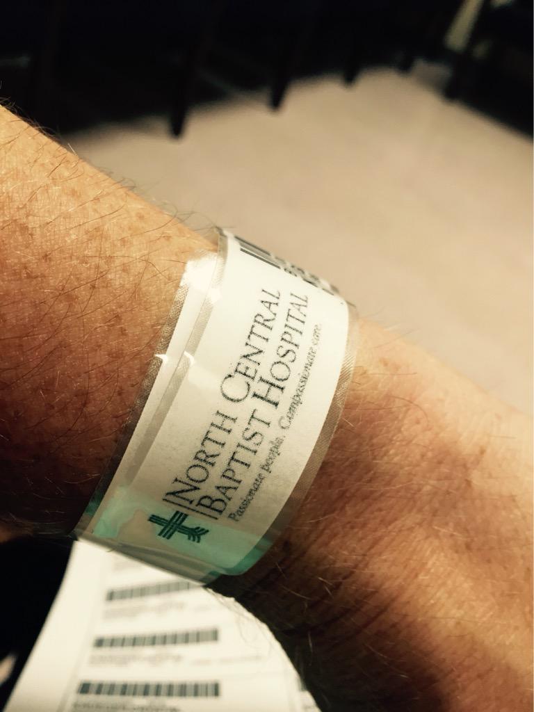 CrystalKrueger's tweet photo. Admitted for labs and probing #ihatehospitals 2nd one this week 😒 http://t.co/LVkqmAAE3s