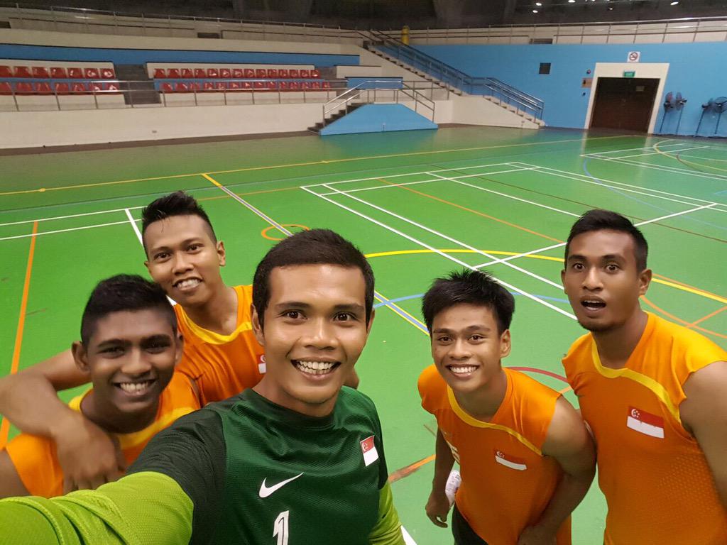 AmrZln's tweet photo. #roadtoaff ⚽️ http://t.co/2L2YNNN4an