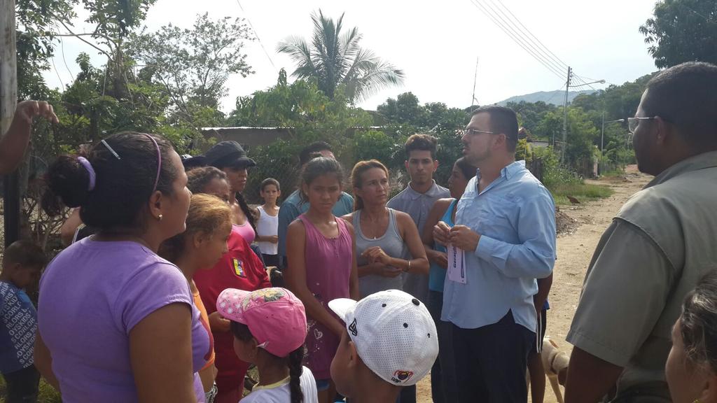 GerardoSPSUV's tweet photo. Gracias al presidente @NicolasMaduro y @AmeliachPSUV serán edificadas 25  nuevas casas en Colinas de Tronconero http://t.co/crsDHnH0qj