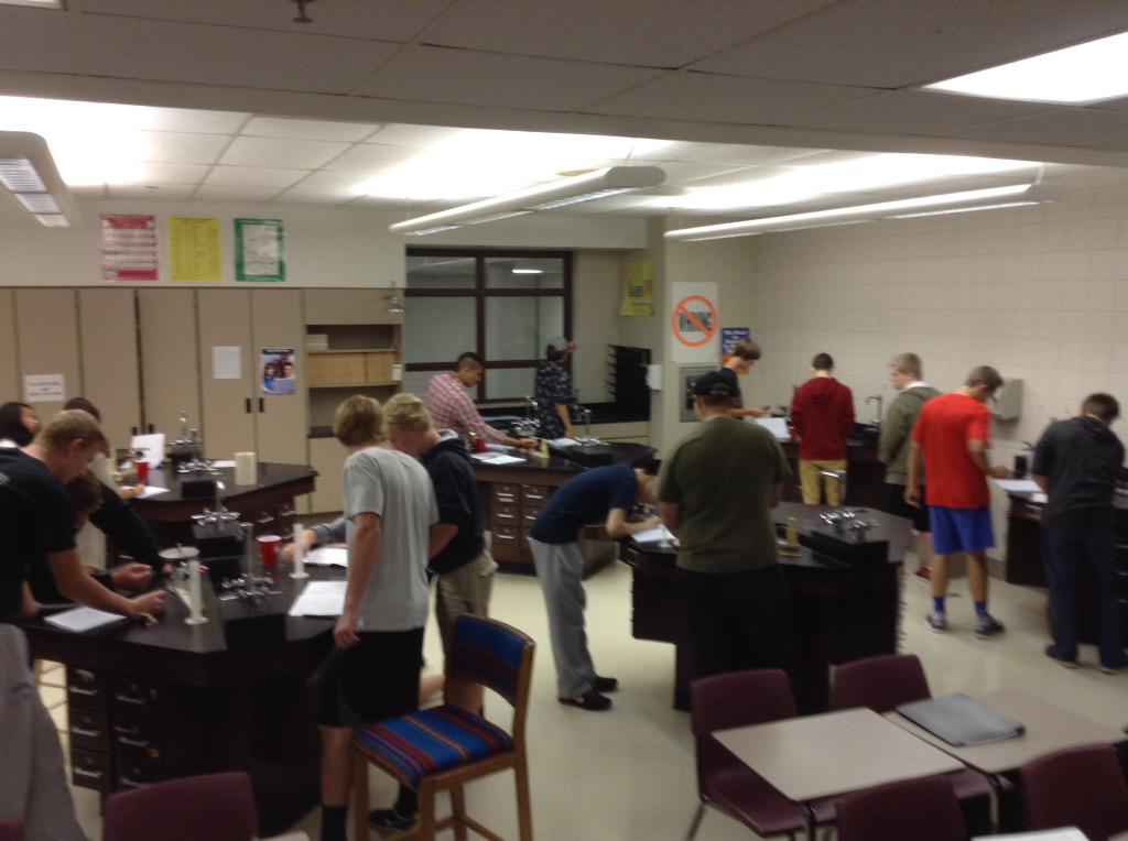 trthesciguy's tweet photo. Live Tweeting the #p4 Density lab #EVChem #sigfigs #allplayandnowork http://t.co/SIeQaizFv5