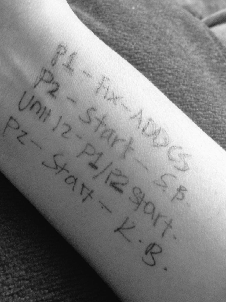 PumpcdUpKicks's tweet photo. This is a very effective way of remembering what assignments you have to do. http://t.co/dMtUMgqcUi