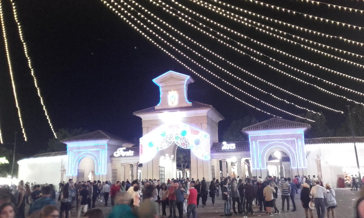 cjs_fda's tweet photo. Hoy acaba la feria y fiestas de Albacete 2015 http://t.co/U6nw2FgHFn