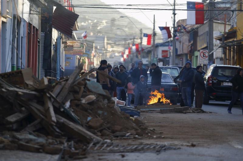 Reuters's tweet photo. Chileans pick through debris after powerful quake; eight killed: http://t.co/eJKatKI7H0 http://t.co/2Izluaaa2l