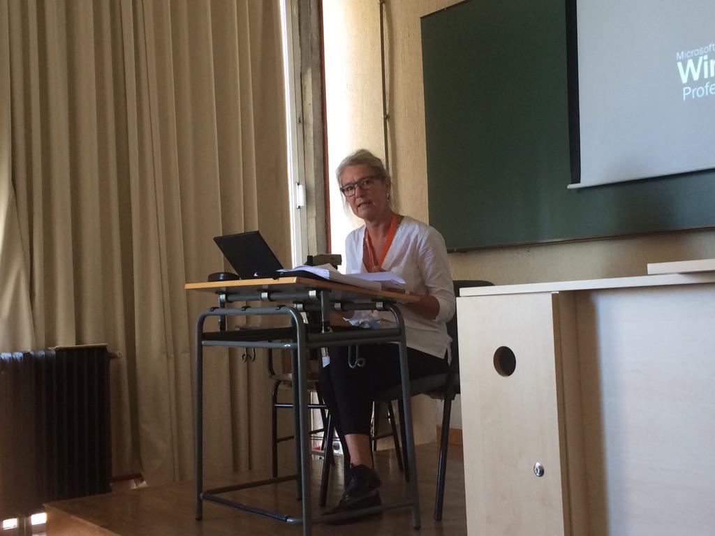 Ninna Sorensen hablando de familia, relaciones transnacionales y movilidad inaugurando el Simposio30 @CongresoMigra