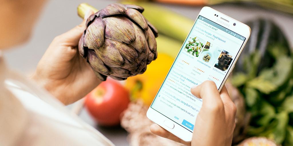SamsungMobileUS's tweet photo. “How on earth do I cook this?” Best answered by the #GalaxyS6edgePlus (…and not your culinary instincts). http://t.co/jUsZKXMMX6
