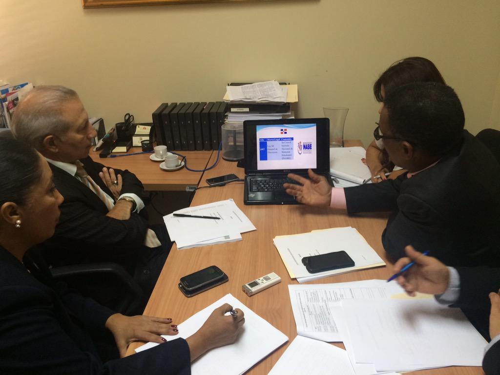 FPH_RD's tweet photo. @dipmhernandez preparando ponencia para Bolivia, sobre alimentación escolar #FPHRD @DiputadosRD @guadalupevaldez http://t.co/zkeQZHxI5P