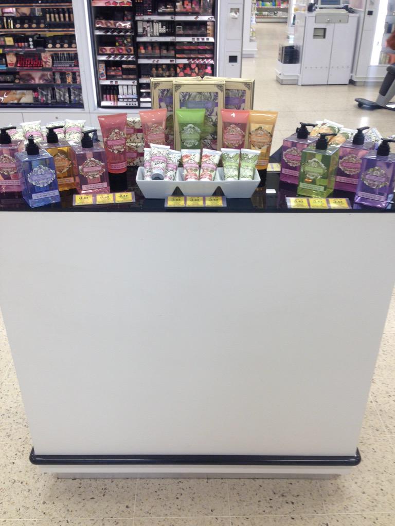 CharrCox's tweet photo. Save 1/3 on woods of Windsor products at Tesco Dudley @CornsJacqui @BeautyWrldSkool @gina_pollitt http://t.co/OcHHn1HBpI