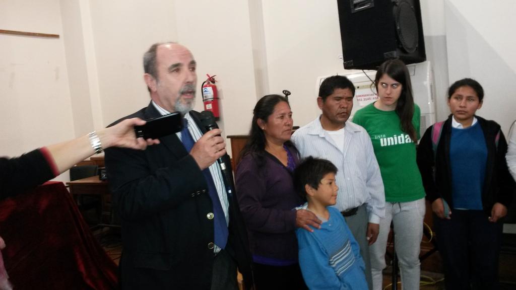 unlp's tweet photo. En Rectorado #UNLP con flia de Rut Avila. En minutos marchamos porque #LaEsperanzaNoDesaparece http://t.co/EKlTknNdCg