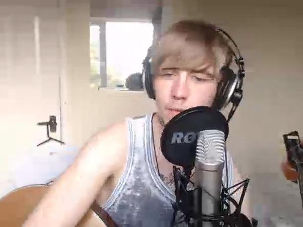 Toriasaurusss's tweet photo. 🔴 LIVE @SamWickensMusic on #YouNow - https://t.co/XepY0tBUHi http://t.co/UfipYPybev