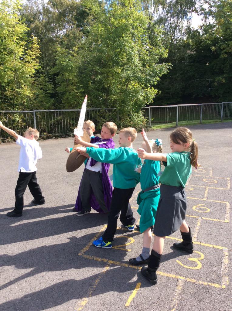 Springwood_Prm's tweet photo. Battle of Bosworth is recreated at Springwood #dosbarthraglan #springhistory http://t.co/J44NGegXEa