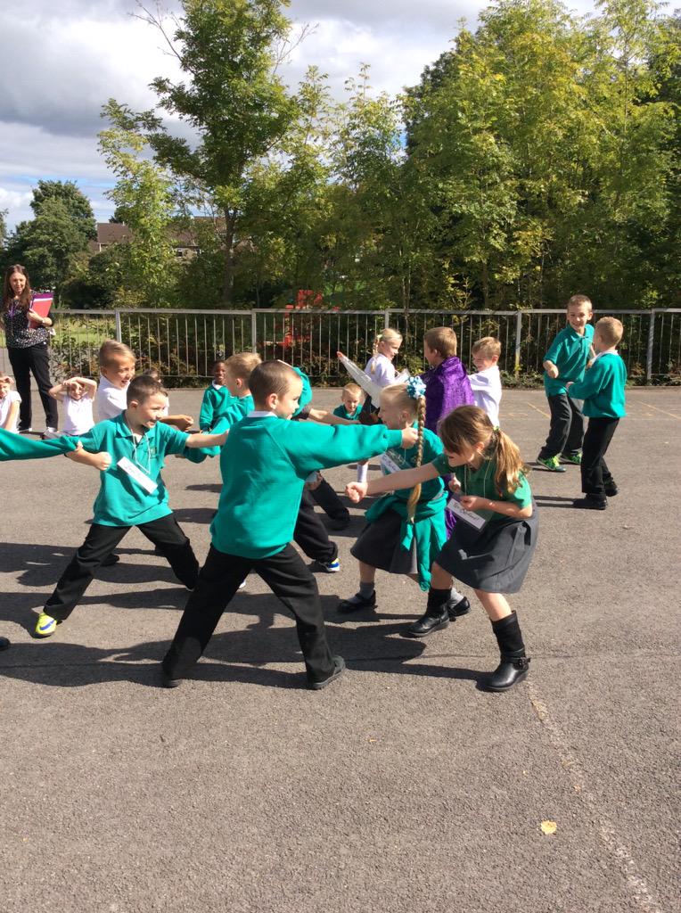 Springwood_Prm's tweet photo. Battle of Bosworth is recreated at Springwood #dosbarthraglan #springhistory http://t.co/J44NGegXEa