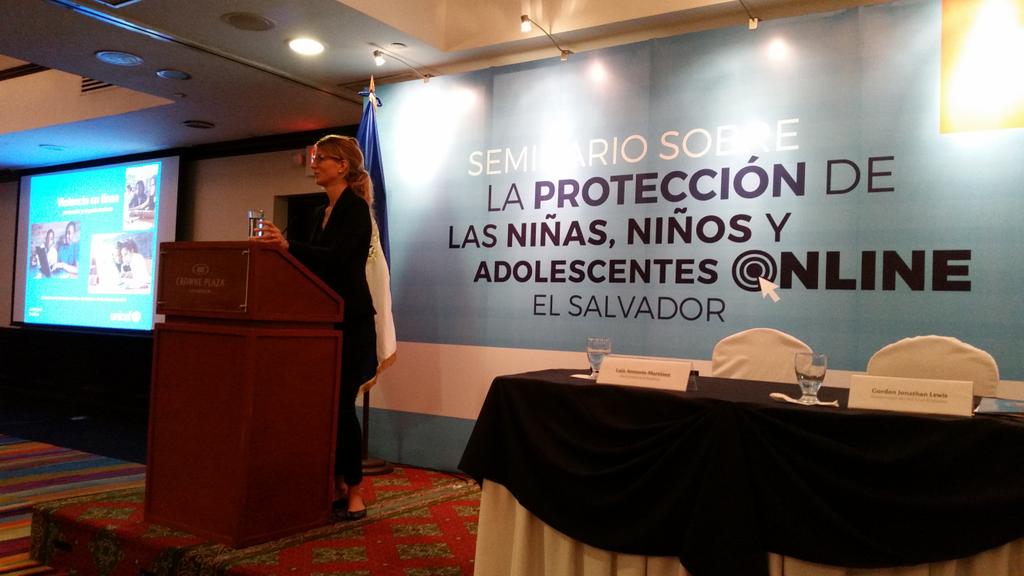 katiamdantas's tweet photo. Cecilie Modvar presenta sobre el balance "derechos vs protección" online in El Salvador #COPWorkshop #móvilseguro http://t.co/3BLi48cwFO