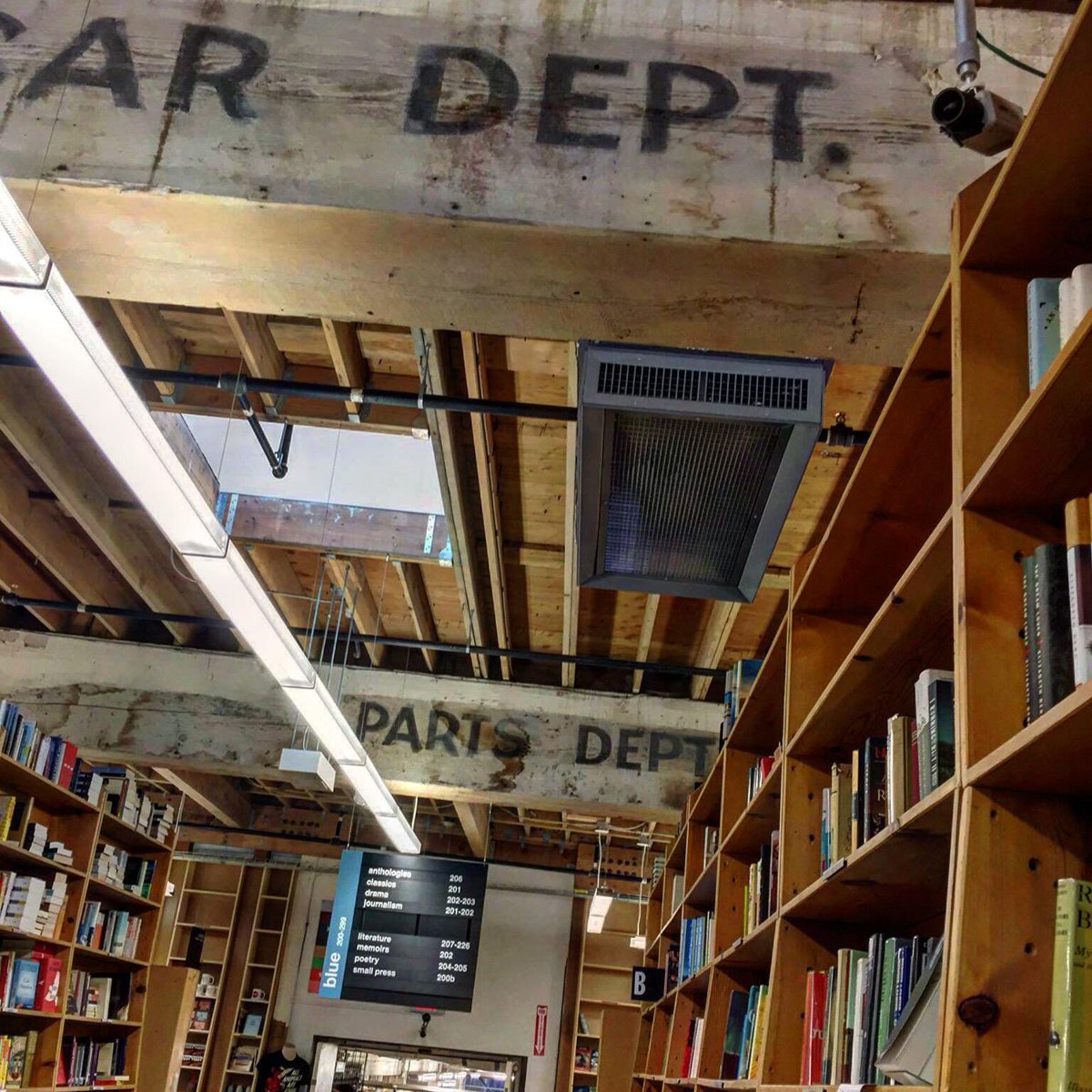 SquareLensPhoto's tweet photo. Powell’s World of Books, Portland OR 
http://t.co/zik8fe1Cwf 
#travel #photography #wanderlust #portland #books http://t.co/PDSKDMQ7TQ