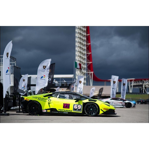 LamborghiniBH's tweet photo. There is a storm coming.. It looks like a Huracán!! @jameypricephoto #DoubleQualifying #LBSTNA @circuitamericas http://t.co/9sNHIGZgQV