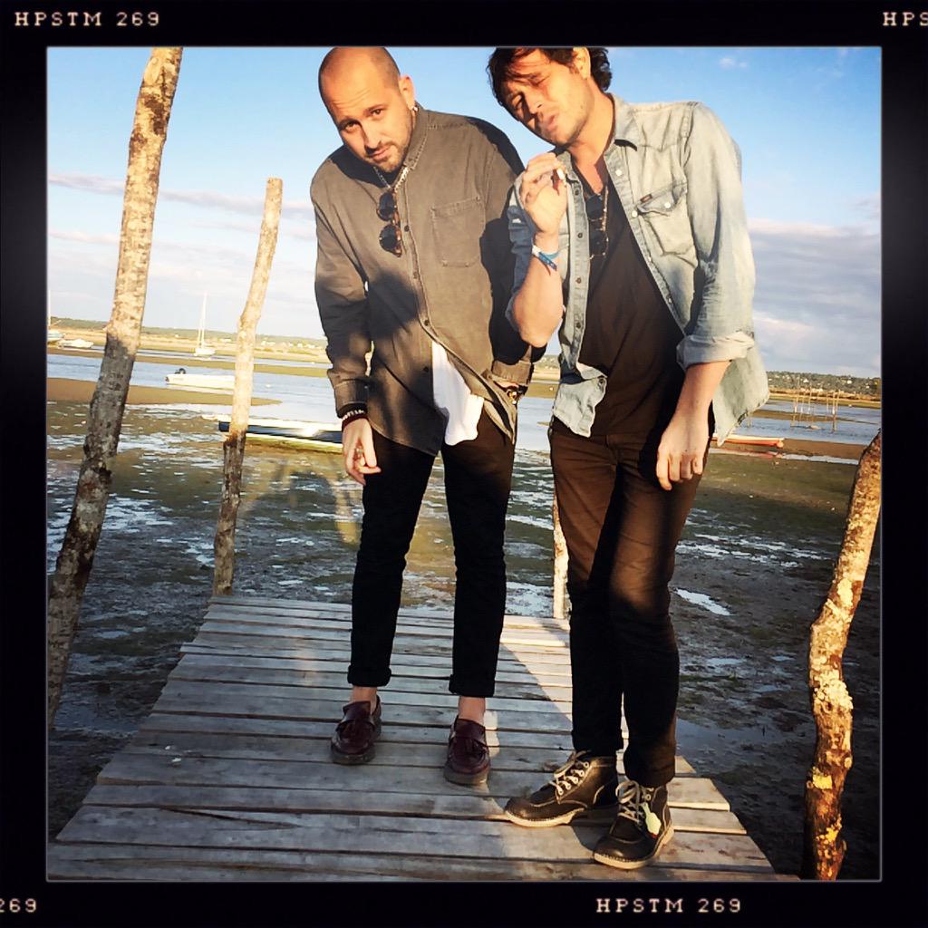 alcalineF2's tweet photo. [CE SOIR] On rencontrera @theshoesmusic #PedroWinter et @PAPOOZBAND au @ClapFerretFest ! 🎶🎥🎤 23h30 @France2tv http://t.co/kI4blYs9zj