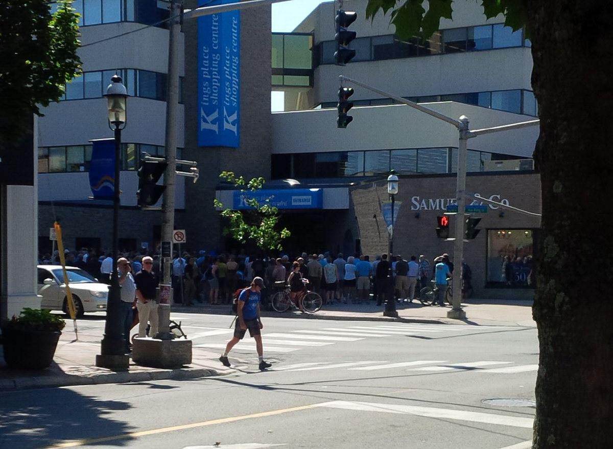 KingsPlaceMall's tweet photo. Beautiful day with great entertainment at HJBF 2015 @KingsPlaceMall @DowntownFred http://t.co/32lhoHDvTW