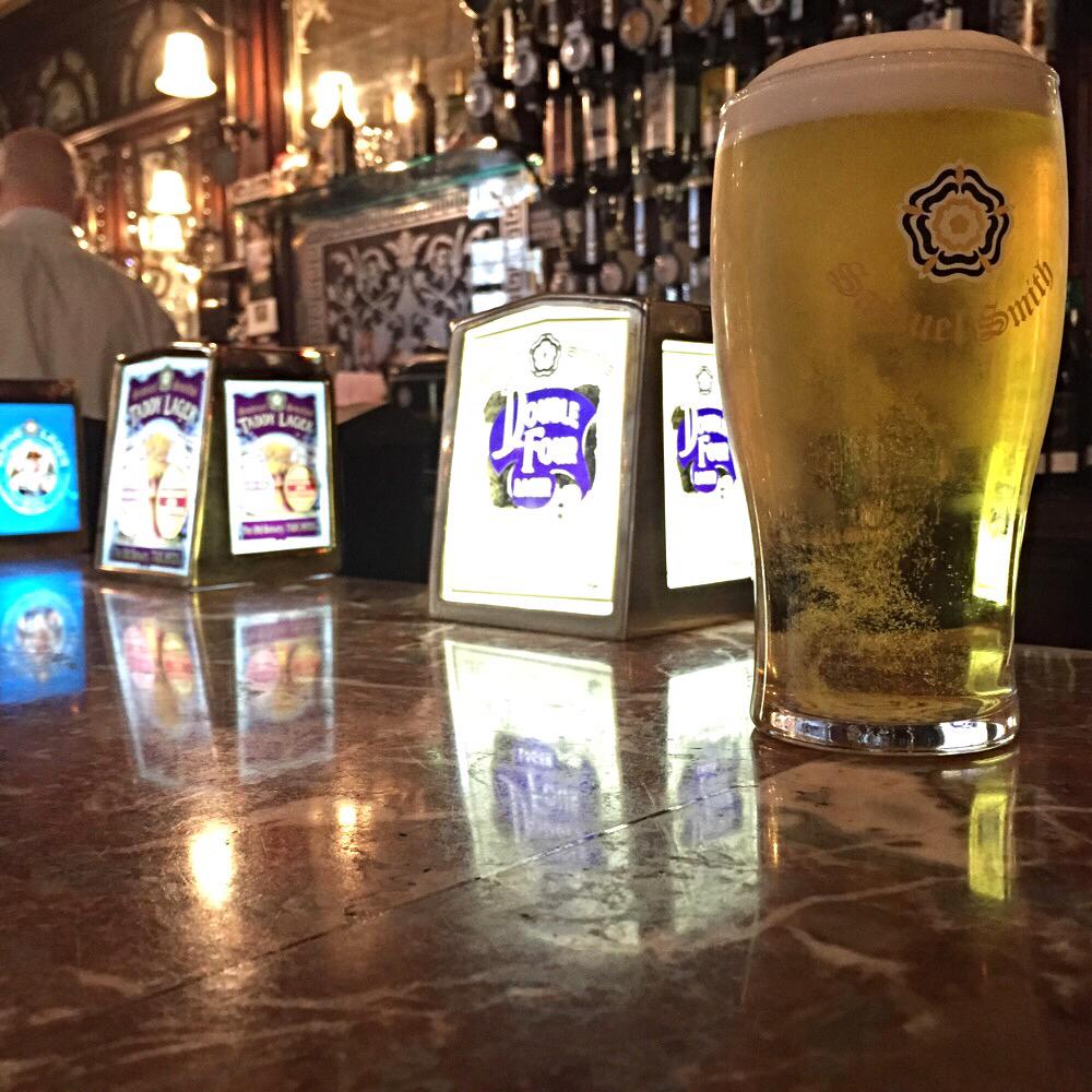 TheHopReview's tweet image. Some biscuity good stuff, in #London. #doublefour #samuelsmiths