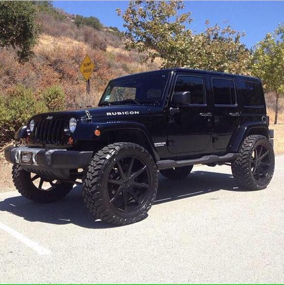 Carfanatic15's tweet photo. Rt If you Like Jeeps 😳 http://t.co/1tiyXjKOjY
