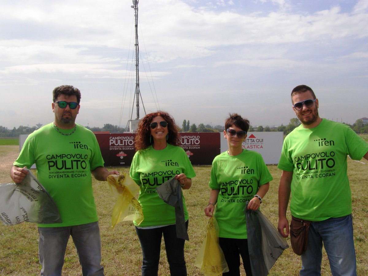 gruppoiren's tweet photo. Alcuni dei nostri eco-angels sono già in azione a #Campovolo2015 per l'#ecoconcerto di #Liga http://t.co/jRnAZ5tdcV http://t.co/bUCvKj615o