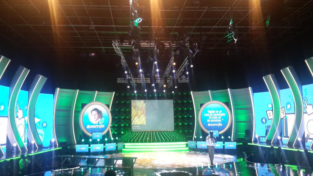 alexaued's tweet photo. No se trata de tecnología. Se trata de personas @cesartrujillo #best #standupdigital. Buenos tips /grandes mensajes http://t.co/sbjfMnVWWc